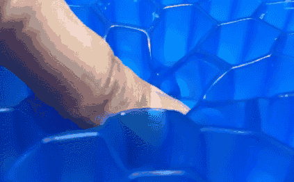 日本超变态的蜂窝坐垫，缓解一天疲惫，宛如在云朵里，放个鸡蛋都不坏，超柔软！