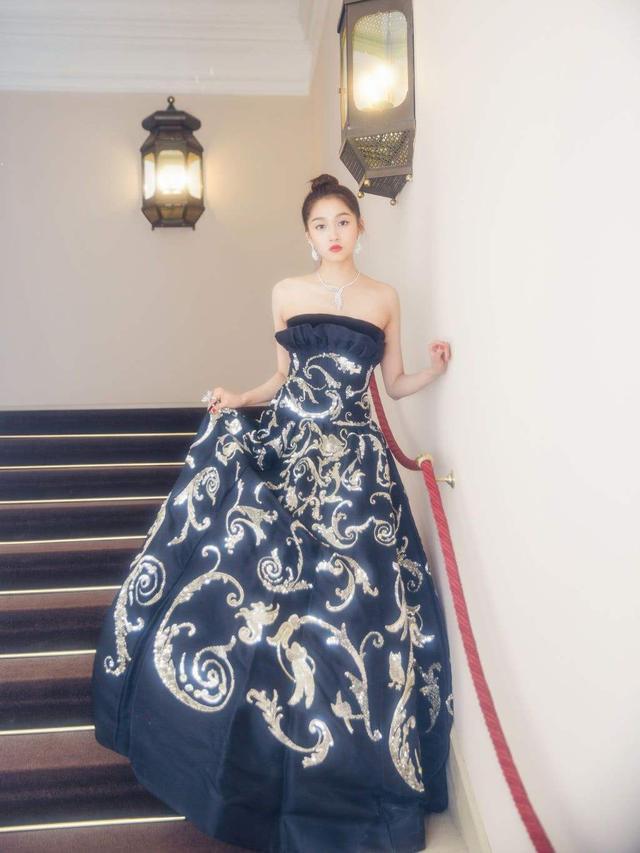 关晓彤调整造型美出新高度,审美在线的她圈粉众人 关晓彤调整造型美出新高度,审美在线的她圈粉众人