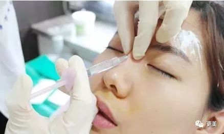 20岁小花跟baby争一姐，身高和沈月一样虐，换头后鼻子宽成阿凡达！