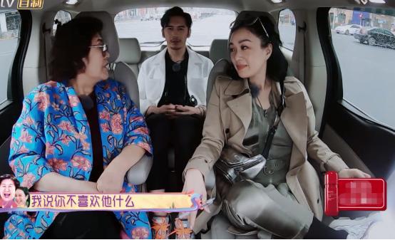 张伦硕妈妈不经意的话,才知张伦硕对钟丽缇的几个孩子总发火! 张伦硕妈妈不经意的话,才知张伦硕对钟丽缇的几个孩子总发火!