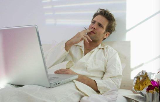 养生专家: 想长寿的人, 早晨起床别做这5件事