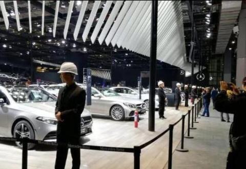 上海车展中谁最亮眼？网友：那必须是奔驰，保安比新车还多