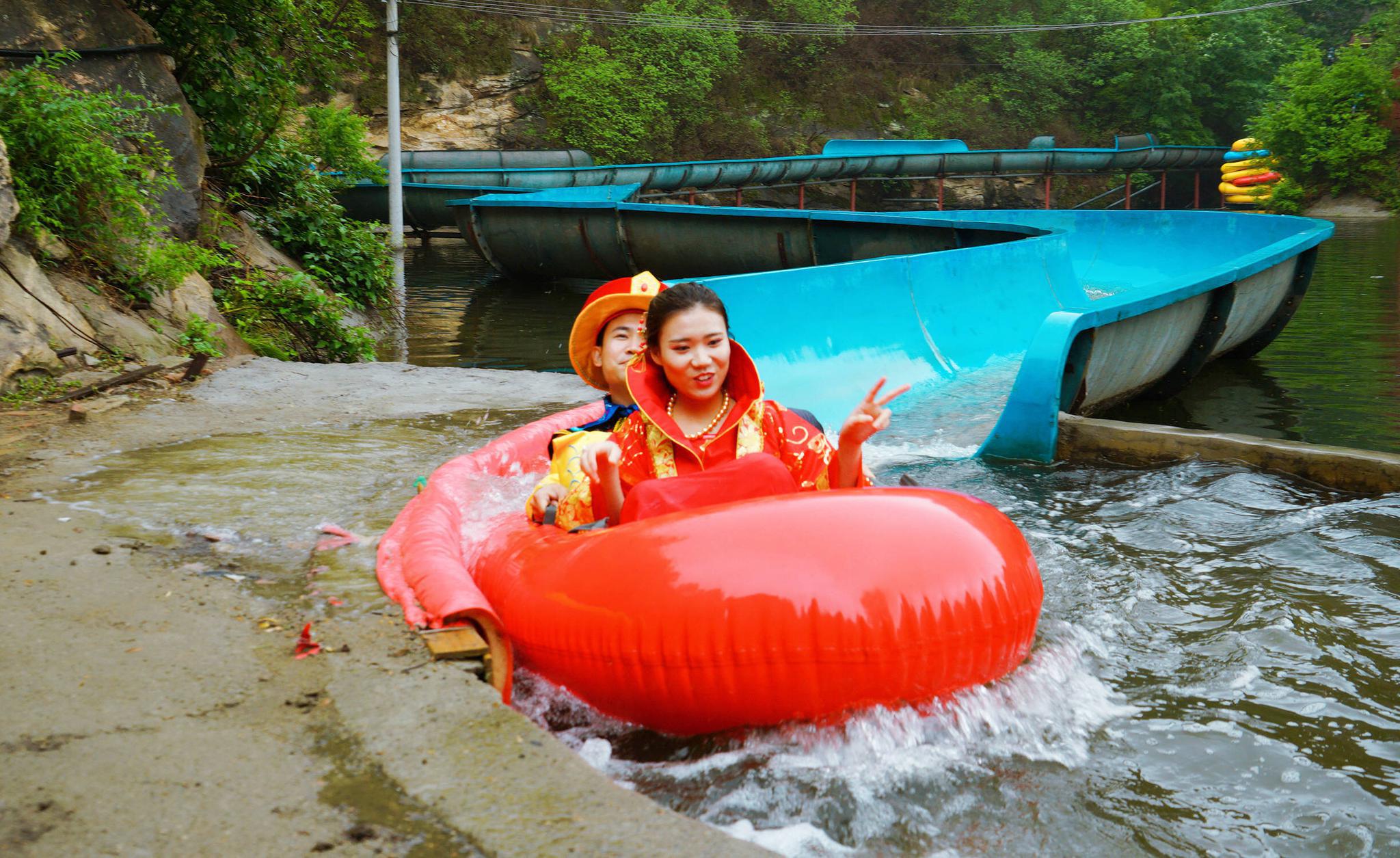 清凉谷夏季好清凉 ＂皇上皇妃＂躲避酷暑清凉谷巡游