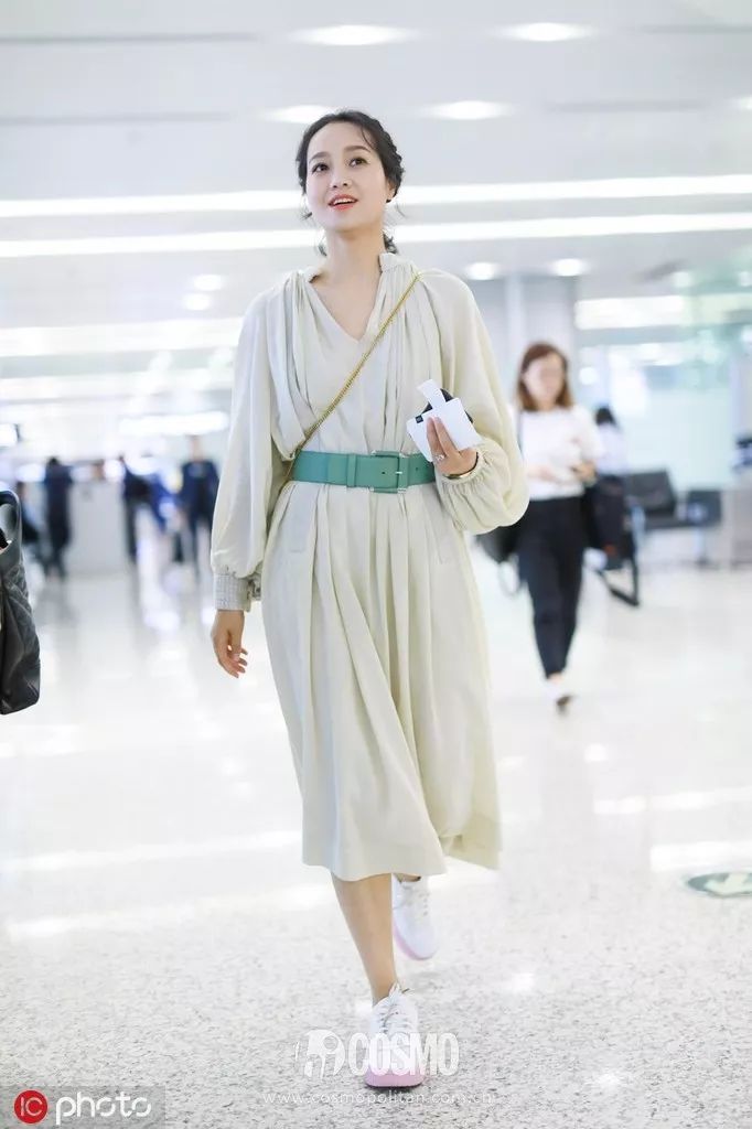 穿朴信惠田馥甄同款“订婚裙”的，今天都过节