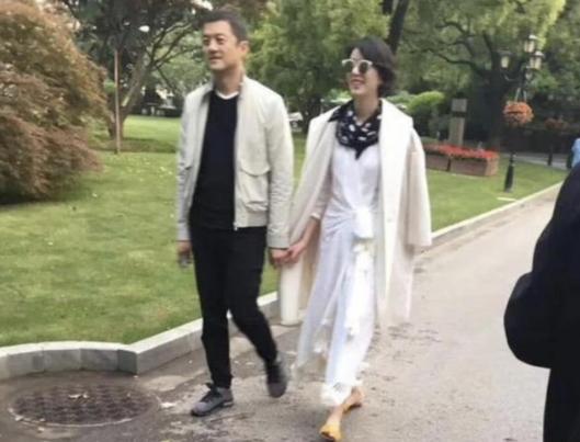 李亚鹏新女友像王菲,年轻时候的他为何异性缘这么好 李亚鹏新女友像王菲,年轻时候的他为何异性缘这么好