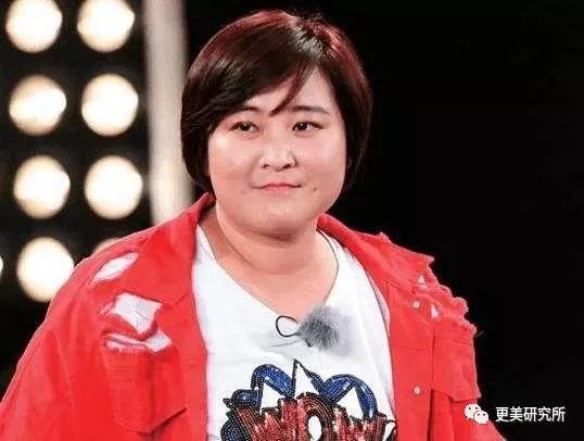 bitch你够了，00后三字女星油腻到让人不适，baby热巴都躲不过？