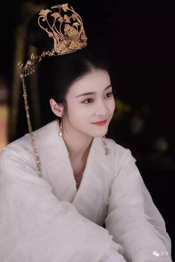 打败章子怡得影后，富商老公狱中去世获百亿遗产，人生比电视剧还狗血