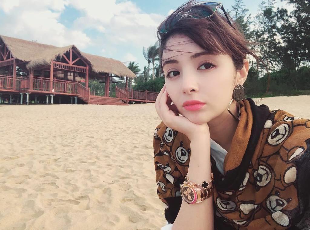 小岳岳催婚热巴，新疆美女麦迪娜却当了妈，孕期穿搭堪称时尚典范