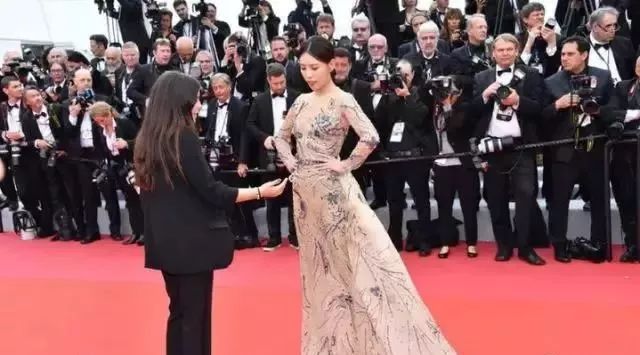 从《雪国列车》到《阴风阵阵》，这位雌雄莫辨的“外星人姐姐”身上到底有多少种美？