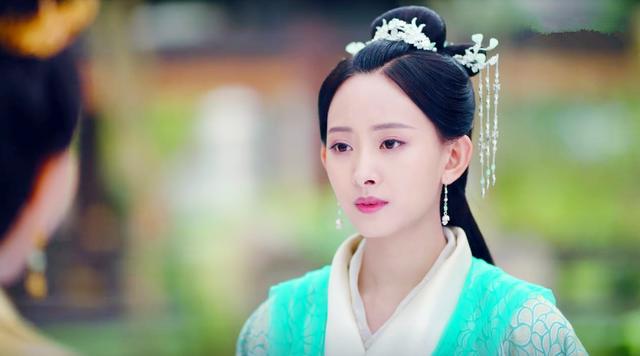 《白发王妃》美女如云,张雪迎古装惊为天人,黄灿灿红衣扮相妩媚 《白发王妃》美女如云,张雪迎古装惊为天人,黄灿灿红衣扮相妩媚