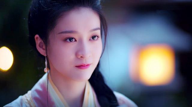 《白发王妃》美女如云,张雪迎古装惊为天人,黄灿灿红衣扮相妩媚 《白发王妃》美女如云,张雪迎古装惊为天人,黄灿灿红衣扮相妩媚