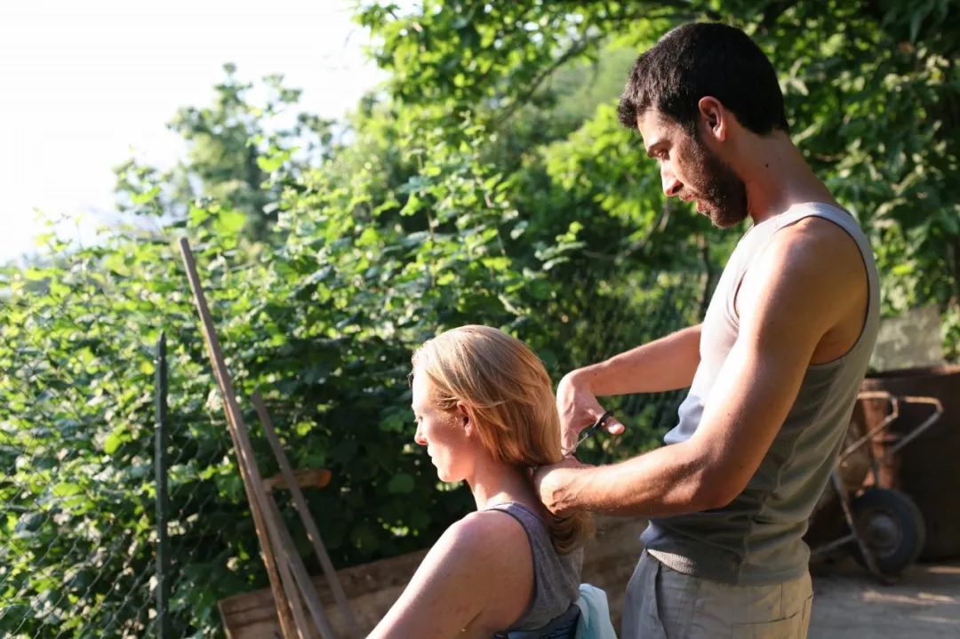 从《雪国列车》到《阴风阵阵》，这位雌雄莫辨的“外星人姐姐”身上到底有多少种美？