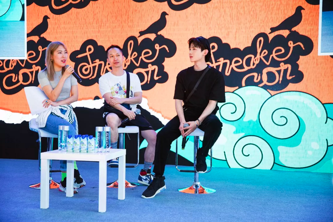 白敬亭参加鞋展疯狂换鞋！还买了一双 Air Mag！