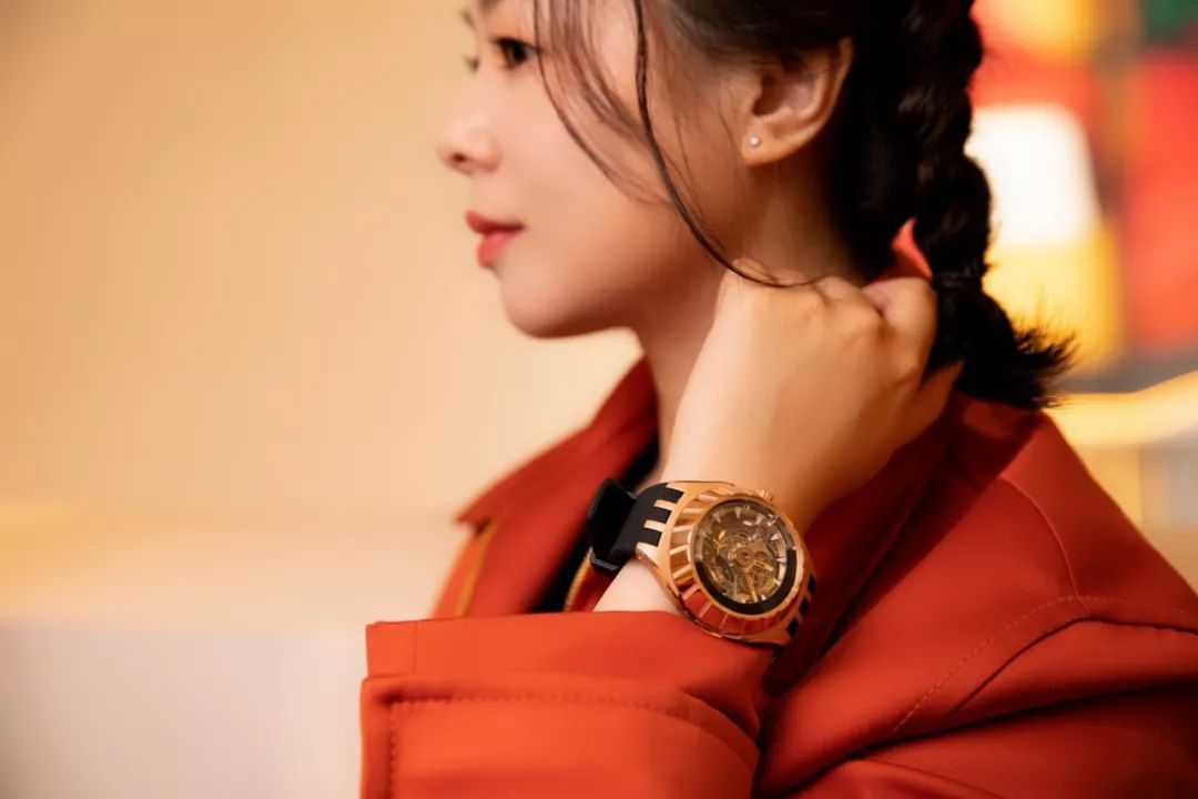 为啥大家都在抢这只SWATCH？新表看起来像10万块，其实只要…