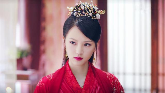 《白发王妃》美女如云,张雪迎古装惊为天人,黄灿灿红衣扮相妩媚 《白发王妃》美女如云,张雪迎古装惊为天人,黄灿灿红衣扮相妩媚