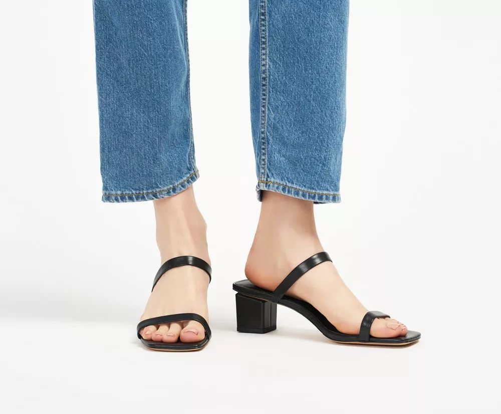 一字带凉鞋，显瘦显腿长！