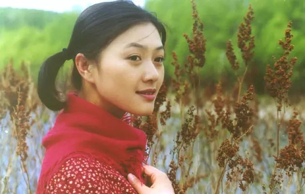 打败章子怡得影后，富商老公狱中去世获百亿遗产，人生比电视剧还狗血