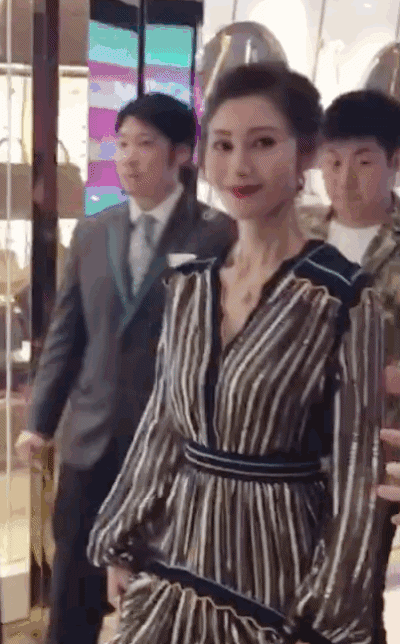 48岁的李嘉欣因发胖上热搜！网友：这“胖”得也太美了吧！