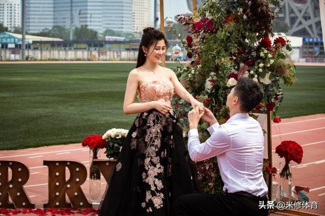 520中国田径双喜临门跳远王子结婚张培萌向美女主持人求婚