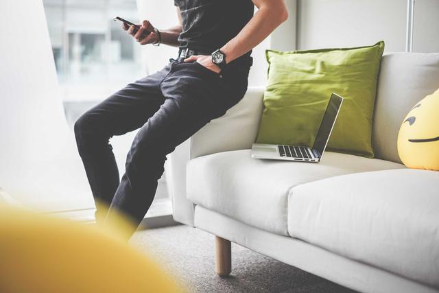 “看她朋友圈，活得真精致，我不敢追”“别让假象给欺骗了”