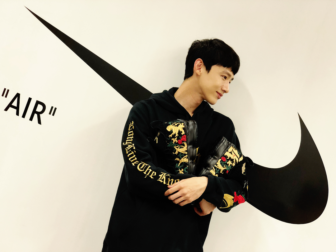 白敬亭参加鞋展疯狂换鞋！还买了一双 Air Mag！