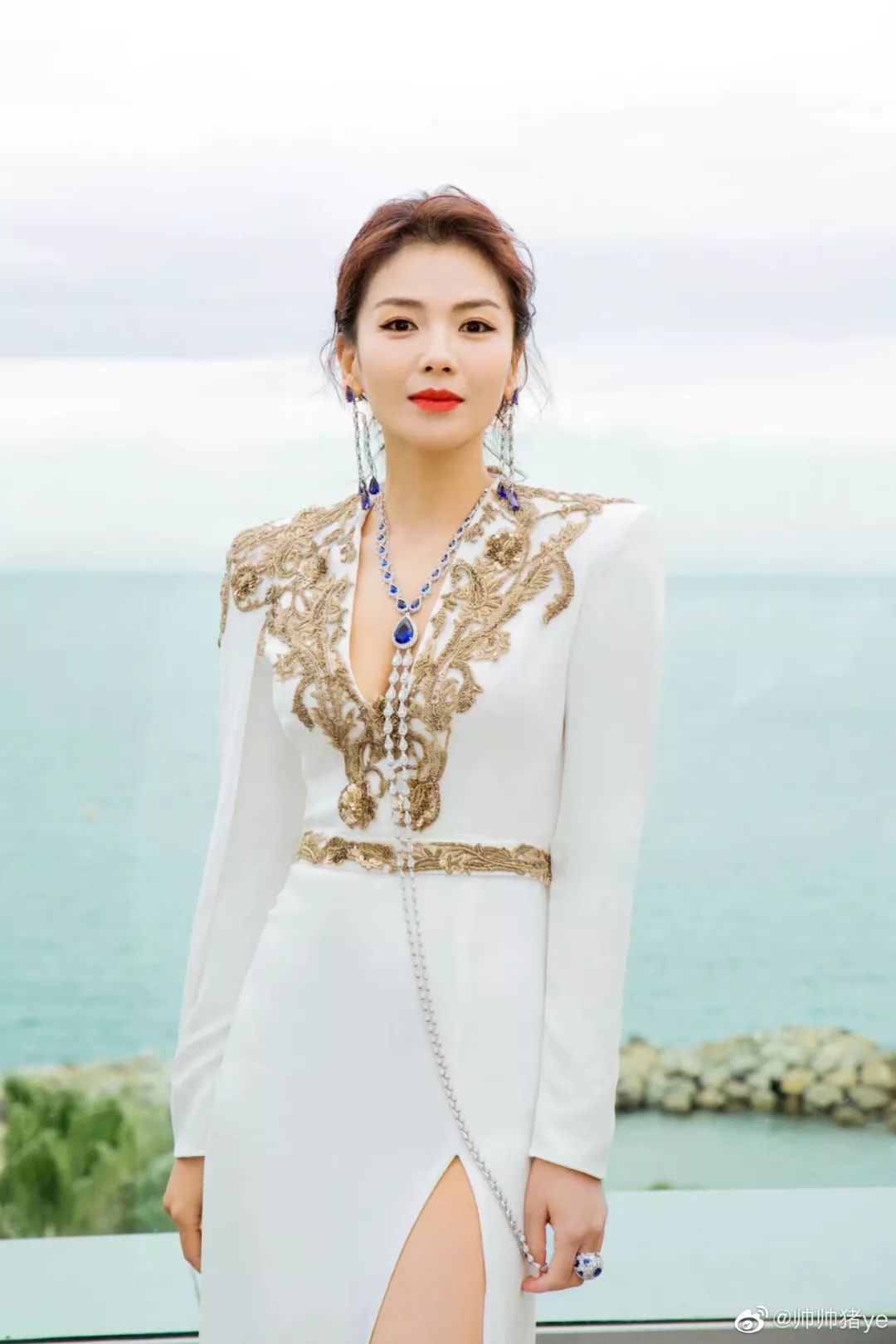 从《雪国列车》到《阴风阵阵》，这位雌雄莫辨的“外星人姐姐”身上到底有多少种美？