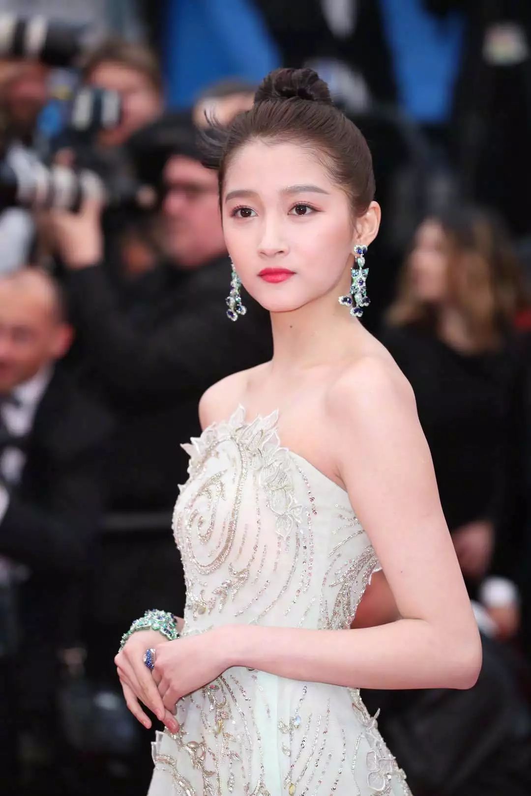 从《雪国列车》到《阴风阵阵》，这位雌雄莫辨的“外星人姐姐”身上到底有多少种美？