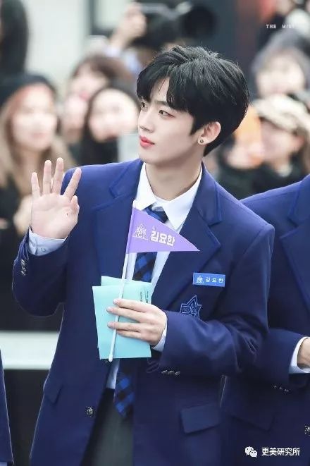 bitch你够了，00后三字女星油腻到让人不适，baby热巴都躲不过？