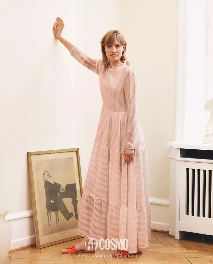 穿朴信惠田馥甄同款“订婚裙”的，今天都过节