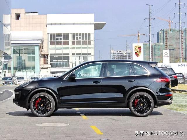 实拍保时捷Cayenne Turbo 4.8T，这代卡宴最帅气，售价221.4万