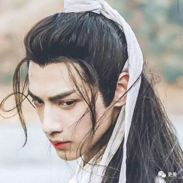 打败章子怡得影后，富商老公狱中去世获百亿遗产，人生比电视剧还狗血