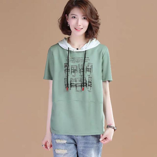 微胖80后女多穿大码T恤衫，显瘦更减龄