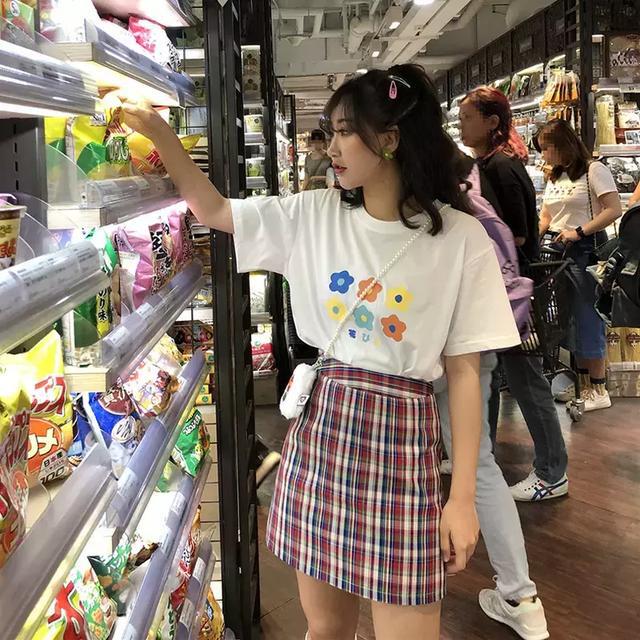 拒绝紧绷与束缚，显高半身裙演绎淑女范