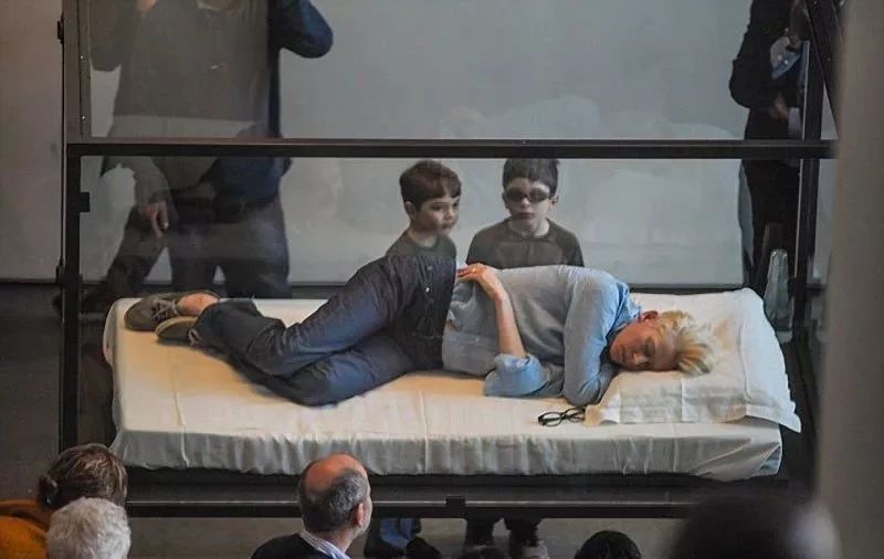 从《雪国列车》到《阴风阵阵》，这位雌雄莫辨的“外星人姐姐”身上到底有多少种美？