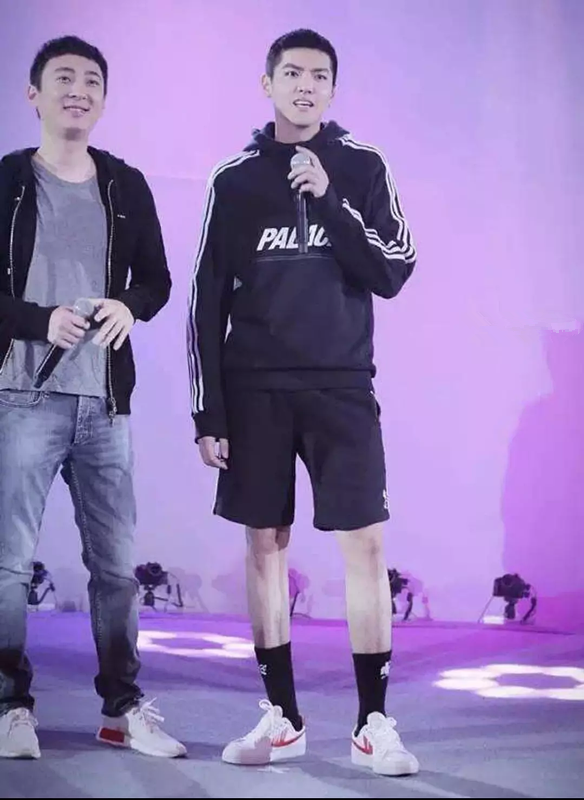 周洁琼下线？王思聪被拍带新女友回家过夜，曾共游台北房祖名作伴