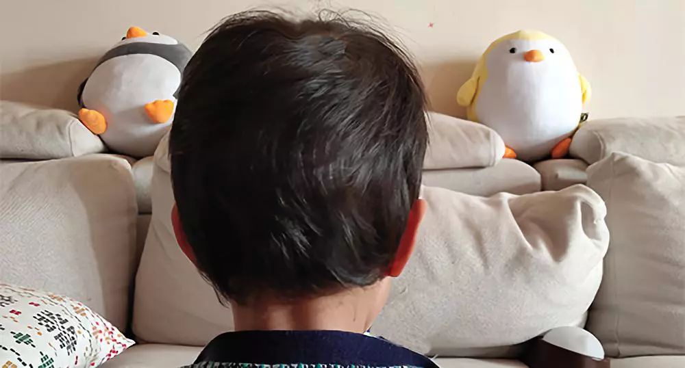 没事儿千万不要自己给孩子理发，不然哈哈哈哈哈哈哈