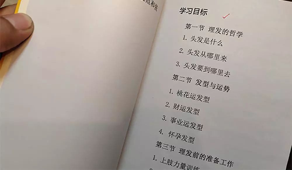 没事儿千万不要自己给孩子理发，不然哈哈哈哈哈哈哈