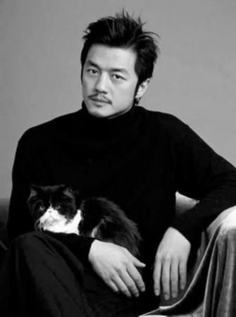 李亚鹏新女友像王菲,年轻时候的他为何异性缘这么好 李亚鹏新女友像王菲,年轻时候的他为何异性缘这么好