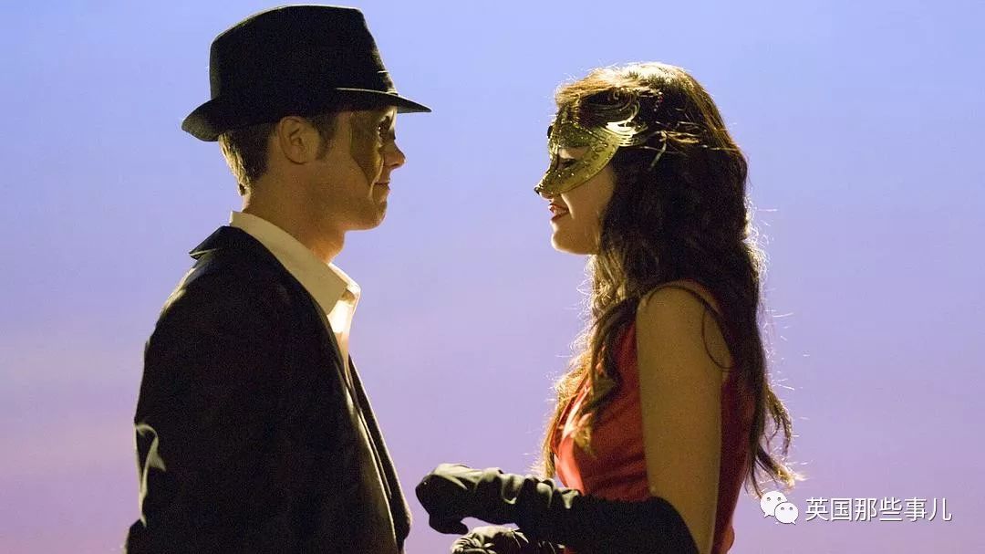 亲手给自己好朋友设计做出一条毕业舞裙....这个小哥,也是很暖了啊! 亲手给自己好朋友设计做出一条毕业舞裙.... 这个小哥,也是很暖了啊!