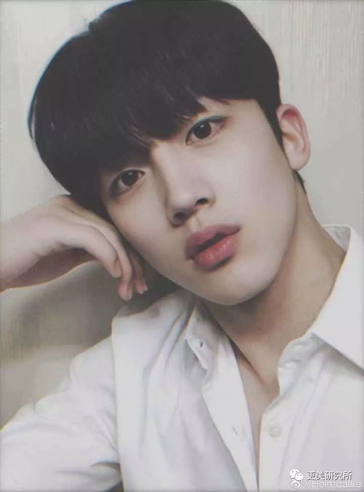 bitch你够了，00后三字女星油腻到让人不适，baby热巴都躲不过？