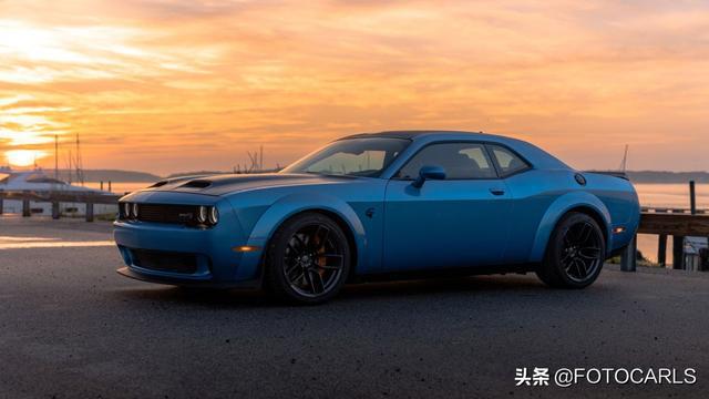 图赏2019款道奇挑战者SRT Hellcat,娘炮请让路,717匹怕吓着你