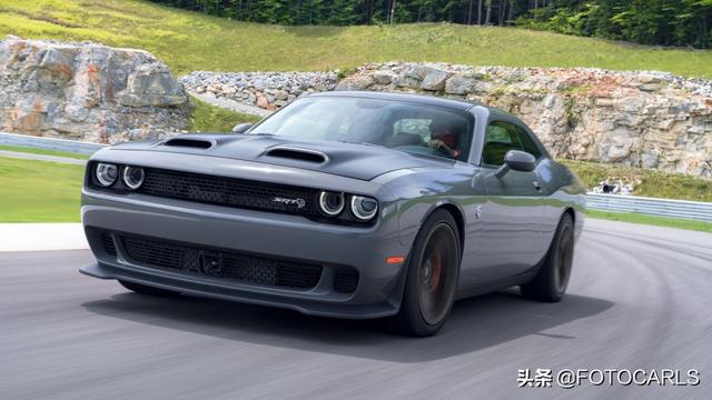 图赏2019款道奇挑战者SRT Hellcat,娘炮请让路,717匹怕吓着你