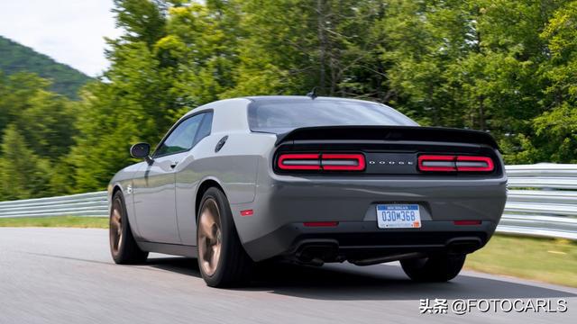 图赏2019款道奇挑战者SRT Hellcat,娘炮请让路,717匹怕吓着你