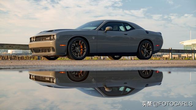 图赏2019款道奇挑战者SRT Hellcat,娘炮请让路,717匹怕吓着你
