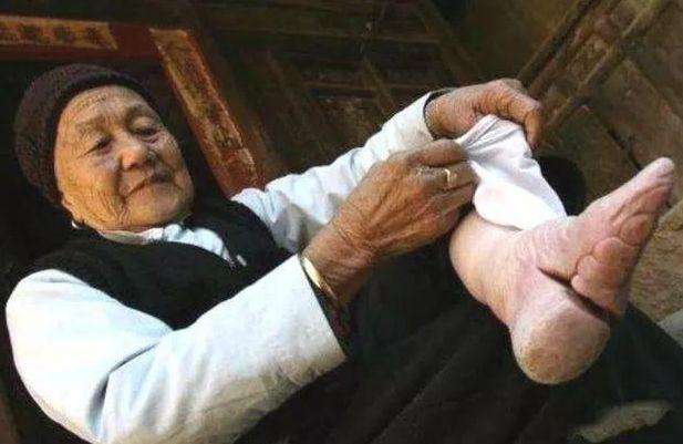 最后的三寸金莲因脚小嫁入大户人家89年来脚只有丈夫见过