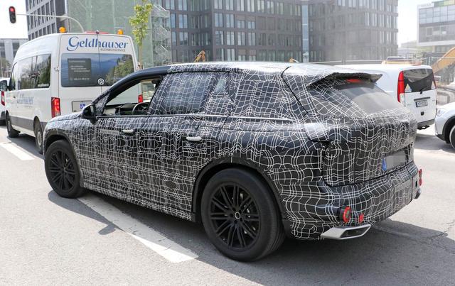 宝马i家族将添新丁?纯电动SUV i5内外饰谍照曝光!