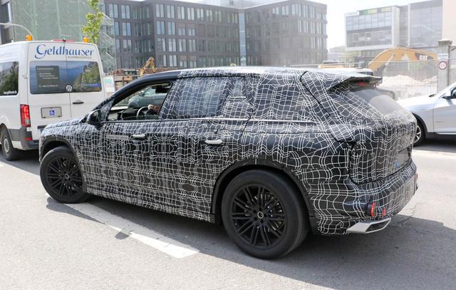 宝马i家族将添新丁?纯电动SUV i5内外饰谍照曝光!