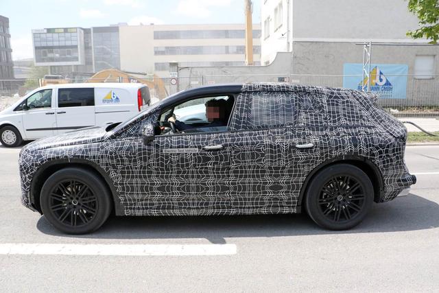 宝马i家族将添新丁?纯电动SUV i5内外饰谍照曝光!