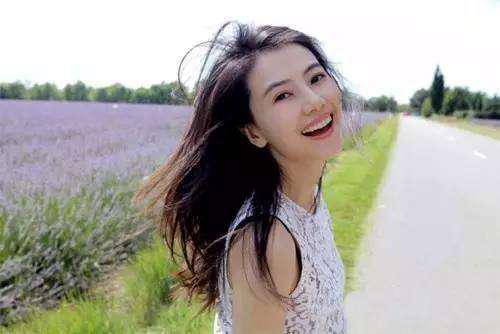 对高圆圆态度逆转？公公赵树海现身医院看孙女，对儿媳态度改观