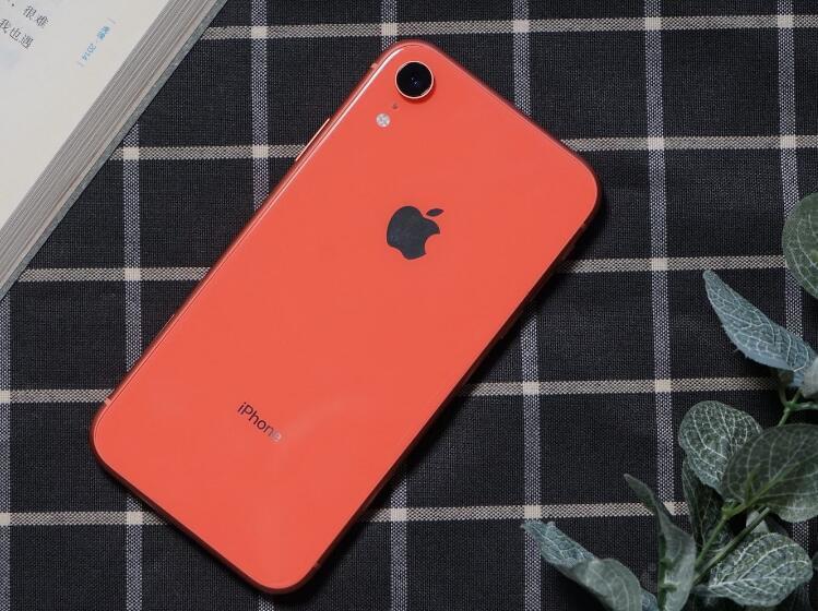 放肆去爱该怎么爱？红色手机当然是首选